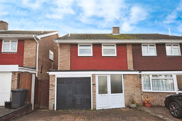 4 Bedroom Semi-Detached House For Sale In Parklands Drive, Chelmsford, CM1
