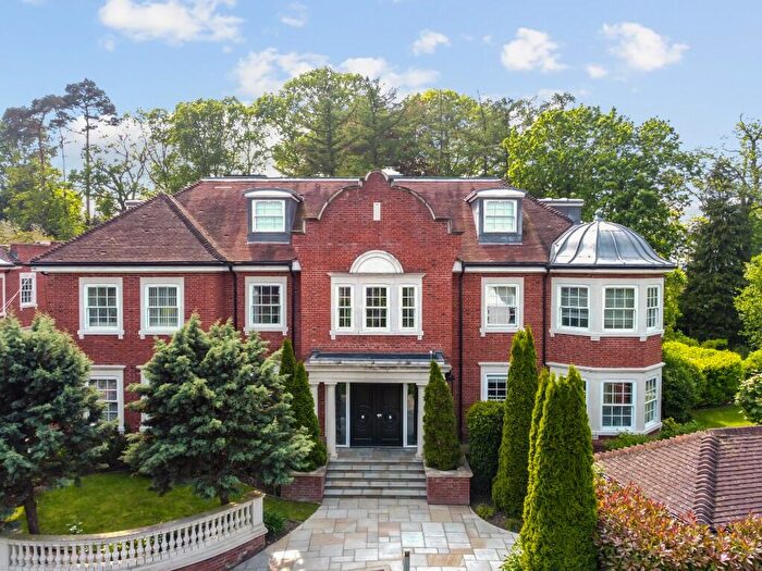 2 Bedroom Apartment For Sale In Leatherhead Road, KT22