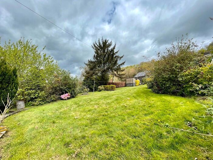 3 Bedroom Semi-Detached House For Sale In Yew Tree Hill, DE4