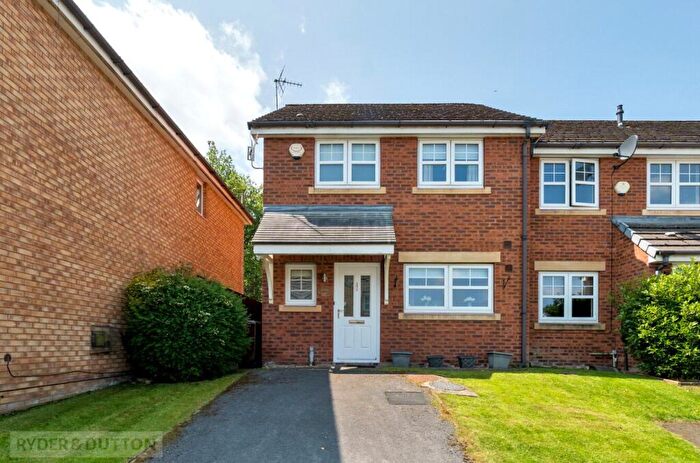 3 Bedroom End Of Terrace House For Sale In Kingfisher Way, Glossop, Derbyshire, SK13