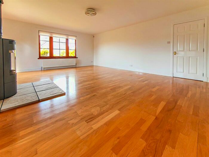2 Bedroom Detached Bungalow To Rent In Gateside, Cupar, KY14