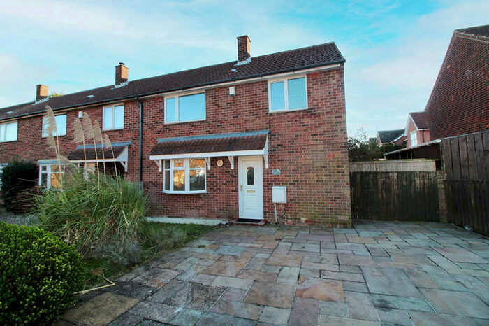 3 Bedroom End Of Terrace House For Sale In Auchinleck Close, YO25