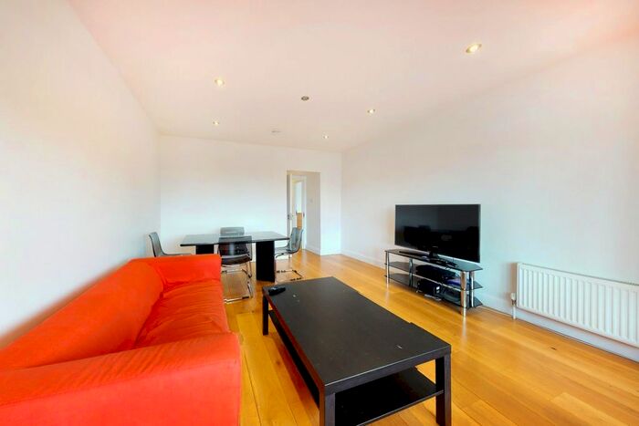 3 Bedroom Flat To Rent In Finchley Road, London, NW11