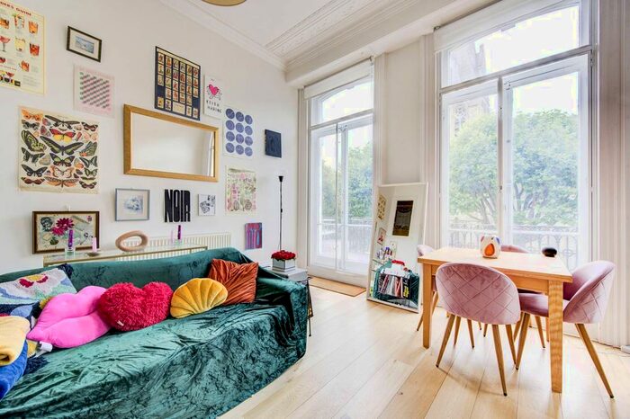 2 Bedroom Flat To Rent In Redcliffe Square, Chelsea, London, SW10