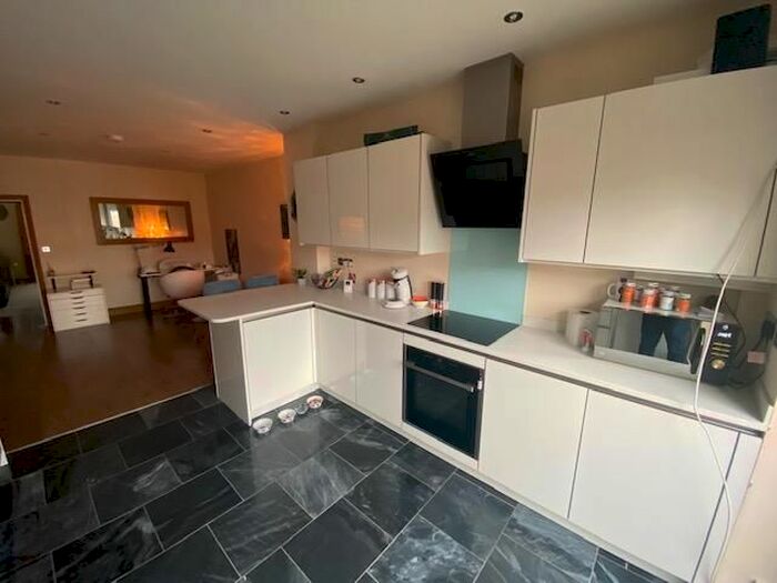 1 Bedroom Flat To Rent In Pen-Y-Lan Road, Roath, Cardiff CF23