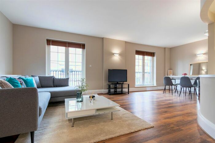 2 Bedroom Flat To Rent In Carlyle Court, Chelsea Harbour, SW10