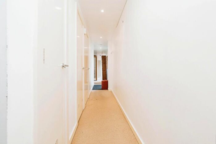 2 Bedroom Flat For Sale In Channelsea Road, London, E15
