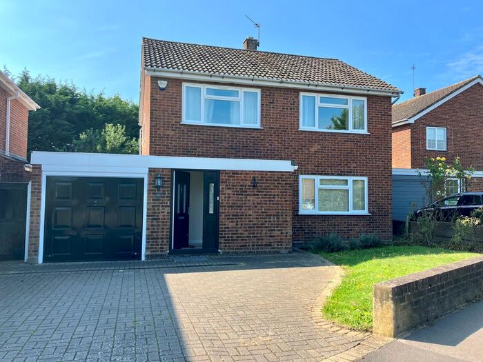 3 Bedroom Detached House To Rent In Hawthorn Way, St.Albans, AL2