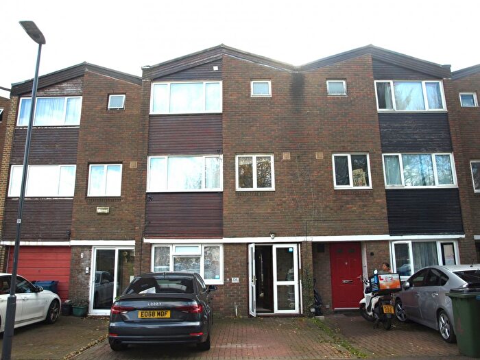 2 Bedroom Flat To Rent In Harrow Weald, HA3
