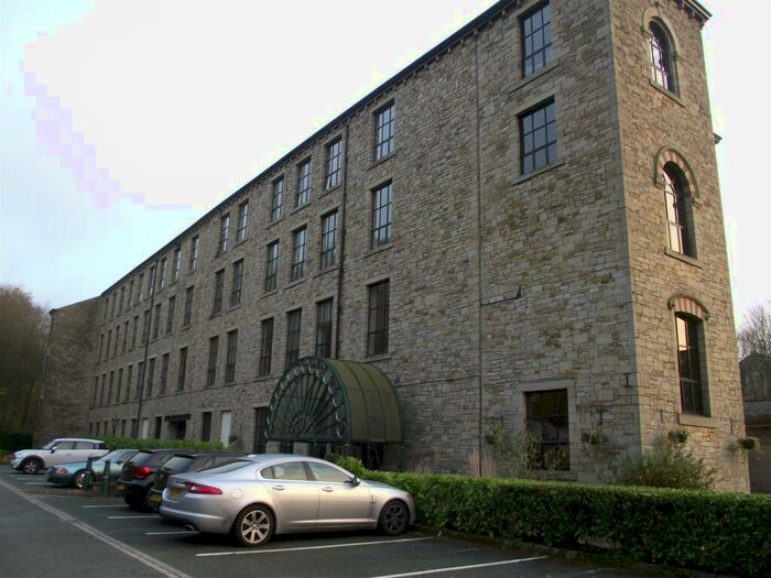 2 Bedroom Flat To Rent In The Spinnings, Summerseat, BL9