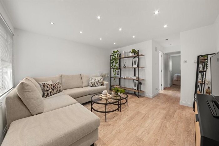 1 Bedroom Maisonette For Sale In Abbotswood Way, Hayes, UB3