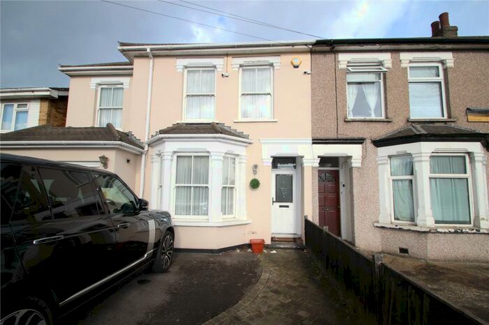 4 Bedroom House To Rent In Mawney Road, Romford, Essex, RM7