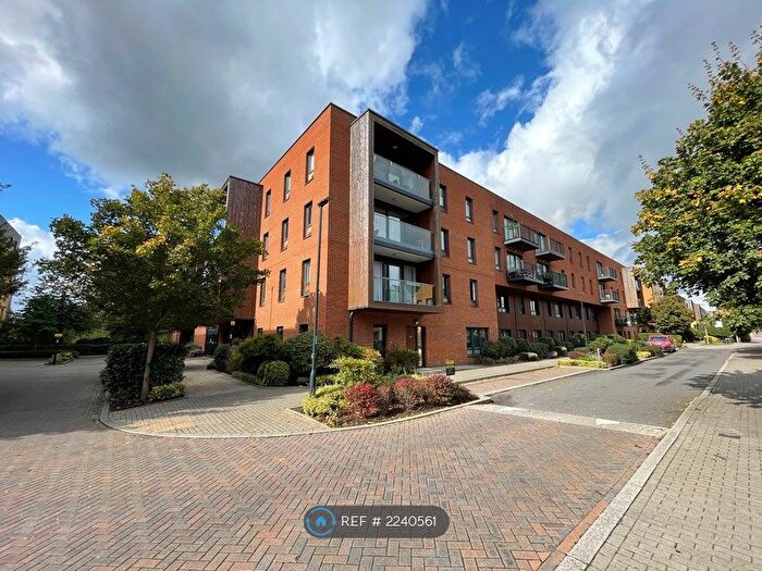 3 Bedroom Flat To Rent In Dowding Drive, London, SE9