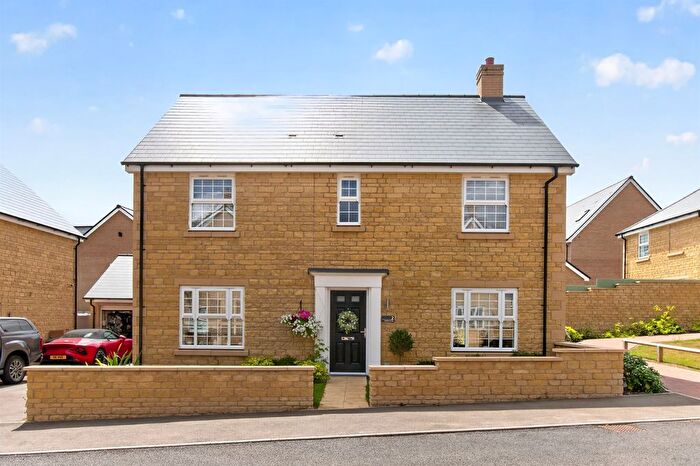 4 Bedroom Detached House For Sale In Castle Close, Ketton, Stamford, PE9