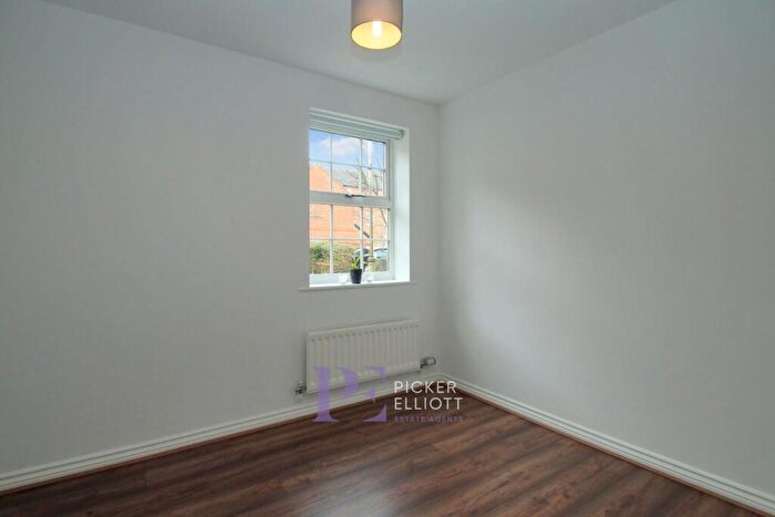 2 Bedroom Flat For Sale In Herons Court Hinckley, LE10