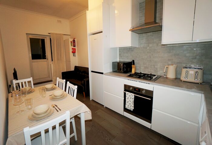 3 Bedroom Flat To Rent In Seven Sisters Road, London, N4