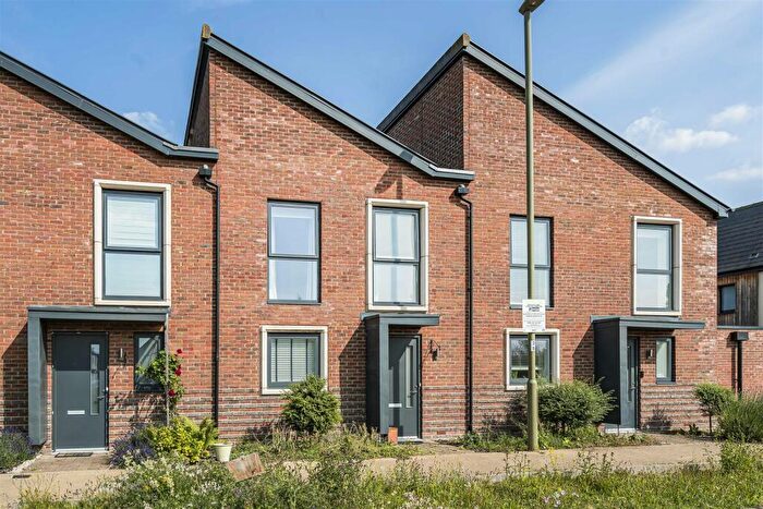 2 Bedroom House For Sale In Braeburn Avenue, Bicester, OX27