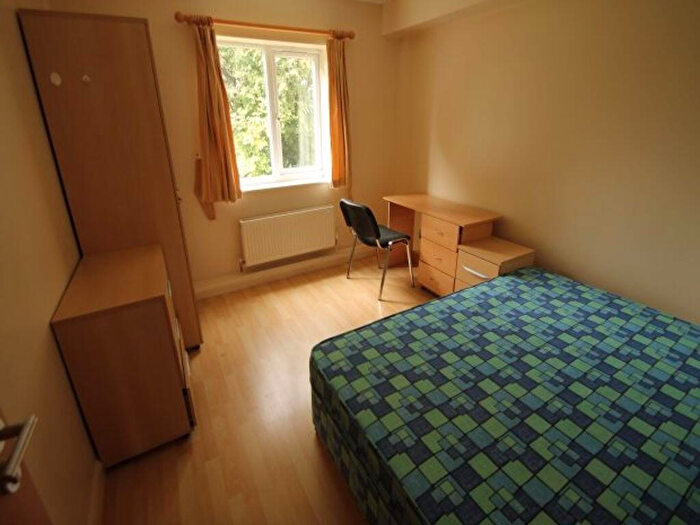 2 Bedroom House To Rent In Delph Court, Leeds, LS6