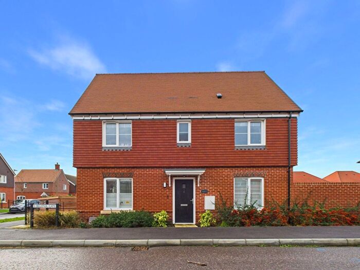 3 Bedroom Semi Detached House For Sale In Begonia Gate, Worthing, West Sussex, BN13