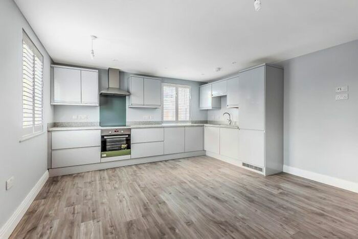 2 Bedroom Flat To Rent In Victoria Street, Englefield Green, Egham, TW20