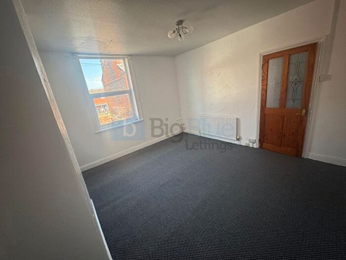 2 Bedroom House To Rent In Temple View Terrace, Leeds, LS9