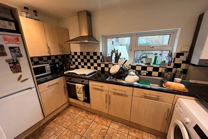 2 Bedroom Flat To Rent In Trent Road, London, SW2
