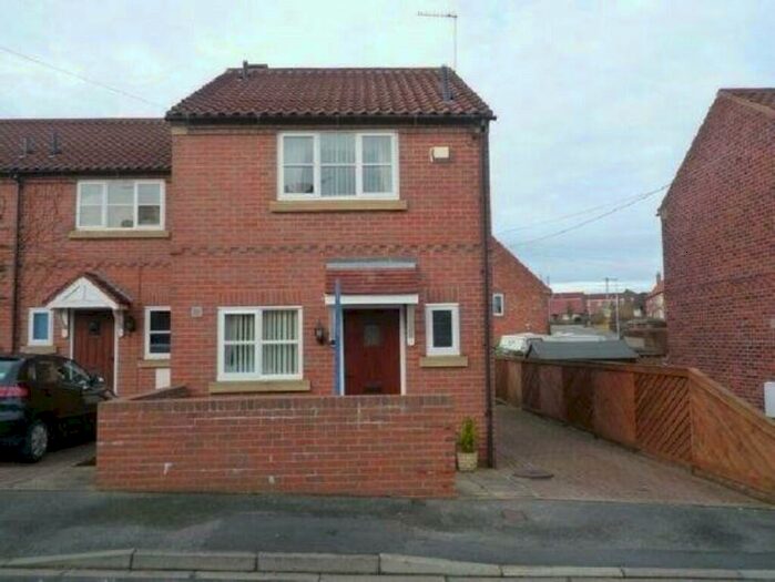 2 Bedroom End Of Terrace House To Rent In Low Way, Clifford, LS23