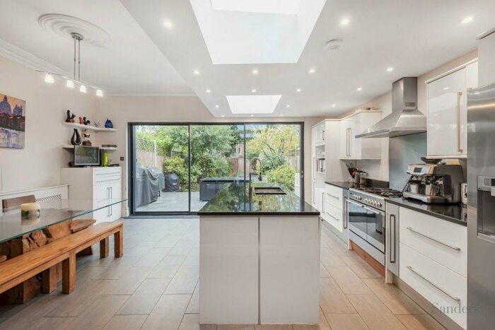 4 Bedroom Property To Rent In Barnard Hill, London, N10