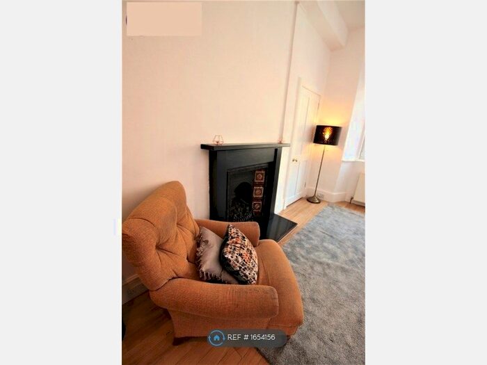 1 Bedroom Flat To Rent In Lochrin Place, Edinburgh, EH3