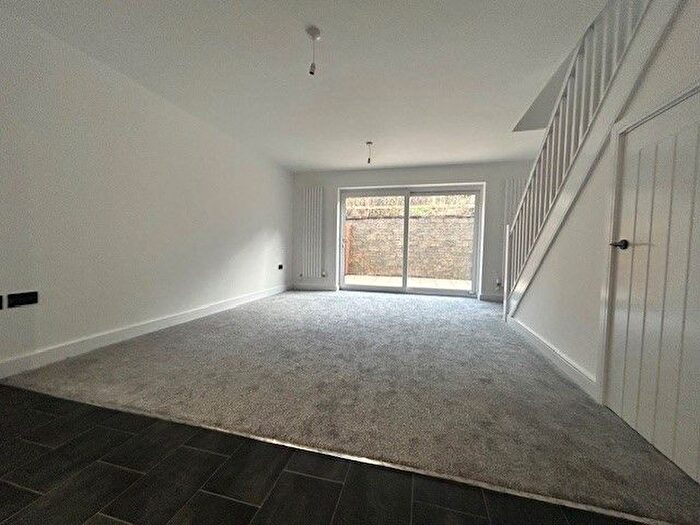 3 Bedroom Terraced House For Sale In Burnley Road, Todmorden, OL14