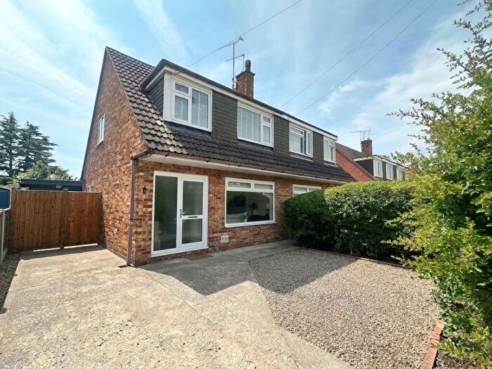 3 Bedroom Semi-Detached House For Sale In Orchard Avenue, Thornbury, BS35