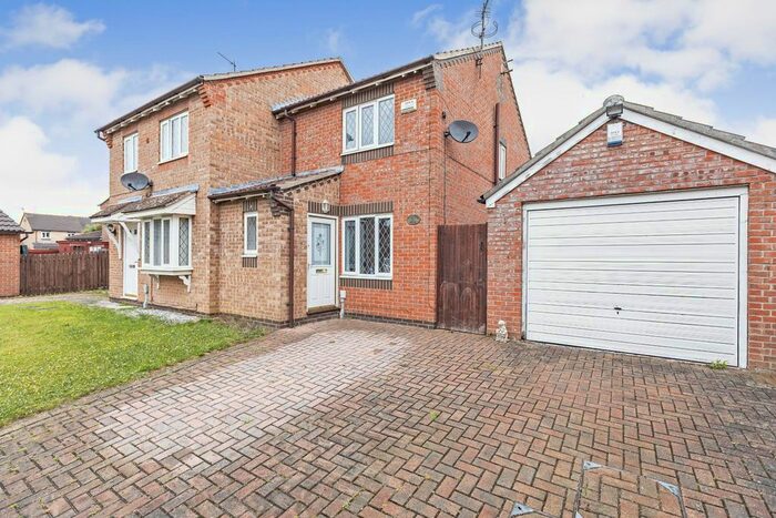 2 Bedroom Semi-Detached House To Rent In Rainswood Close, Kingswood, Hull, East Yorkshire, HU7