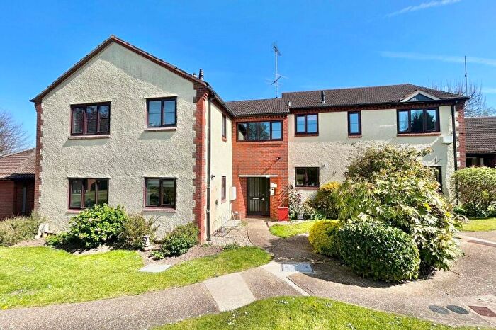 2 Bedroom Flat For Sale In Avon Road, Farnham, Surrey, GU9