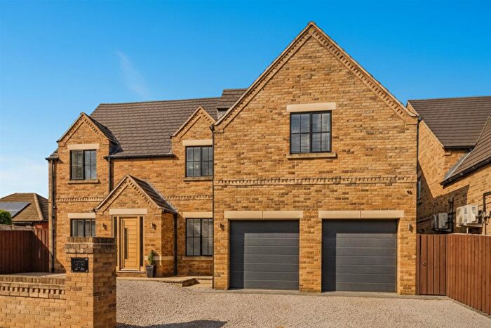 4 Bedroom Detached House For Sale In Barton Lane, Armthorpe, Doncaster, DN3
