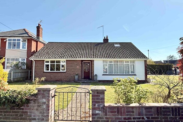 4 Bedroom Detached House For Sale In Meadow Way Ringwood, BH24