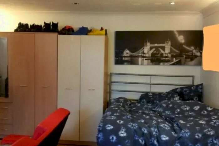 1 Bedroom Studio To Rent In Hollies Close, London SW16