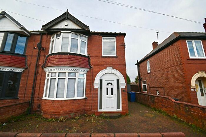 3 Bedroom Semi-Detached House To Rent In Harrowden Road, Doncaster, DN2
