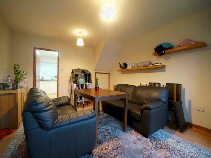 2 Bedroom House To Rent In Gerddi Abaty, Bangor, Gwynedd, LL57