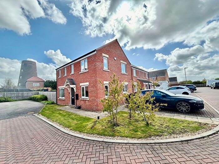 3 Bedroom Detached House For Sale In Cornmill Close, Farcet, Peterborough, PE7