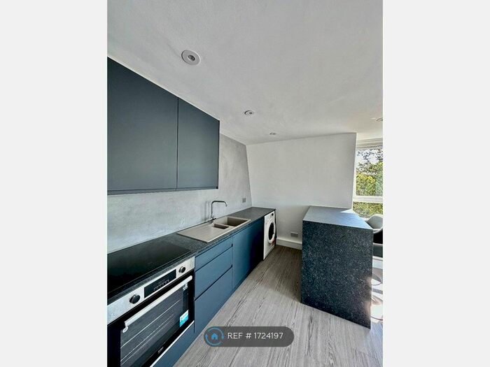 1 Bedroom Flat To Rent In Lincoln House, London, W3