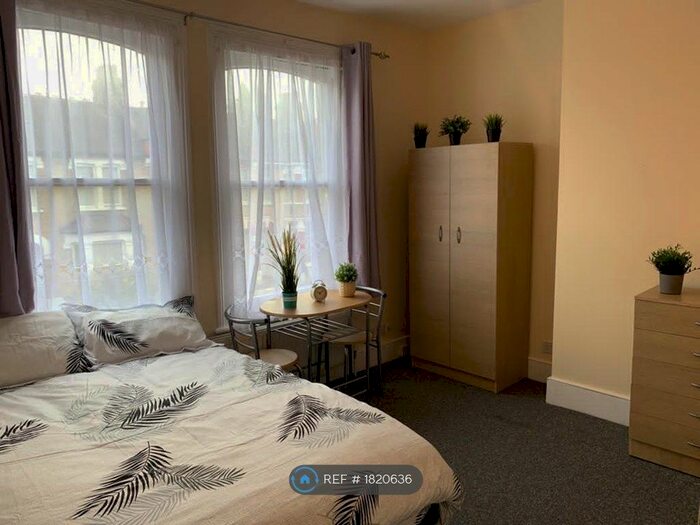 Studio To Rent In Sutherland Road, London, N17