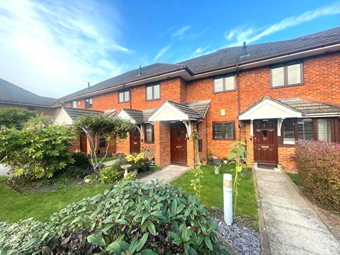 2 Bedroom Maisonette To Rent In Weston Close, Potters Bar, Hertfordshire, EN6