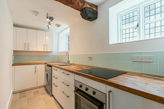 2 Bedroom Flat To Rent In Corn Street, Witney, OX28