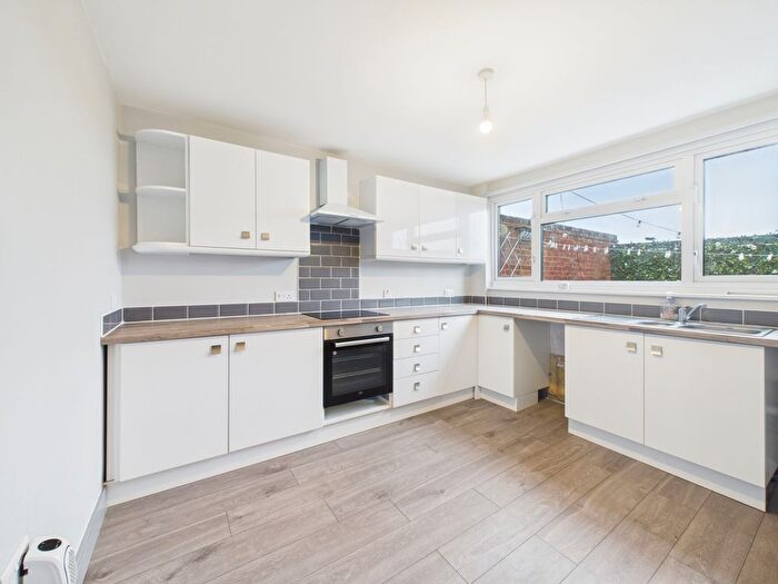 3 Bedroom Maisonette To Rent In Mitton Way, Tewkesbury, Gloucestershire, GL20