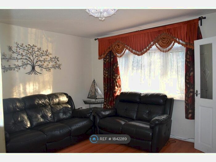 3 Bedroom Terraced House To Rent In Chatteris Avenue, Romford, RM3