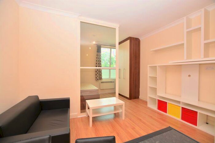 Studio To Rent In High Street, Slough, SL1