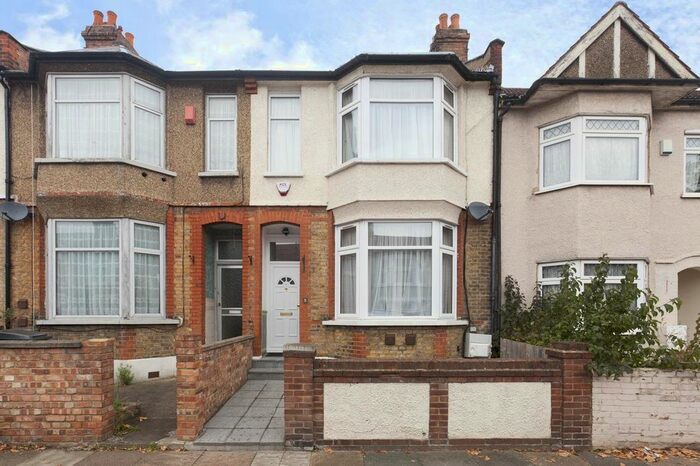 3 Bedroom Terraced House To Rent In Squires Lane, London, N3