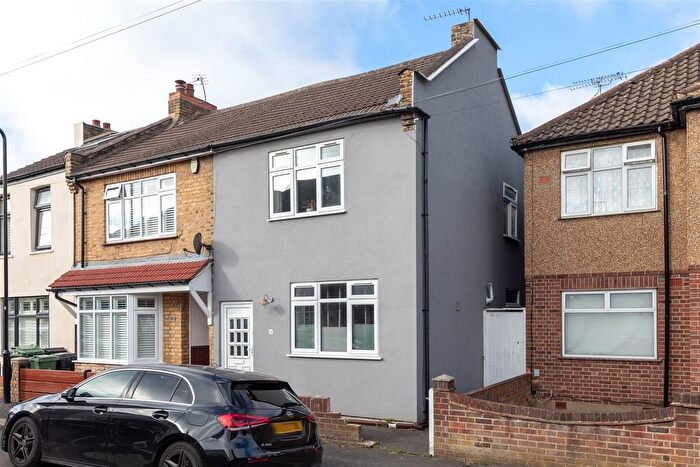 3 Bedroom Semi Detached House For Sale In Suffield Road, Chingford, E4