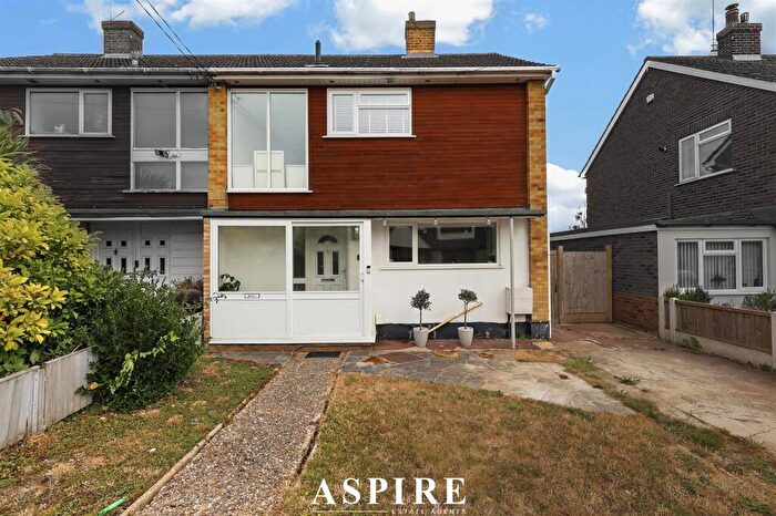 3 Bedroom Semi Detached House For Sale In Sydney Road, Benfleet, SS7