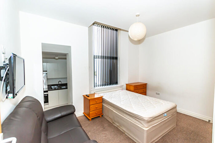 Studio To Rent In Whitefield Terrace Flat, PL4